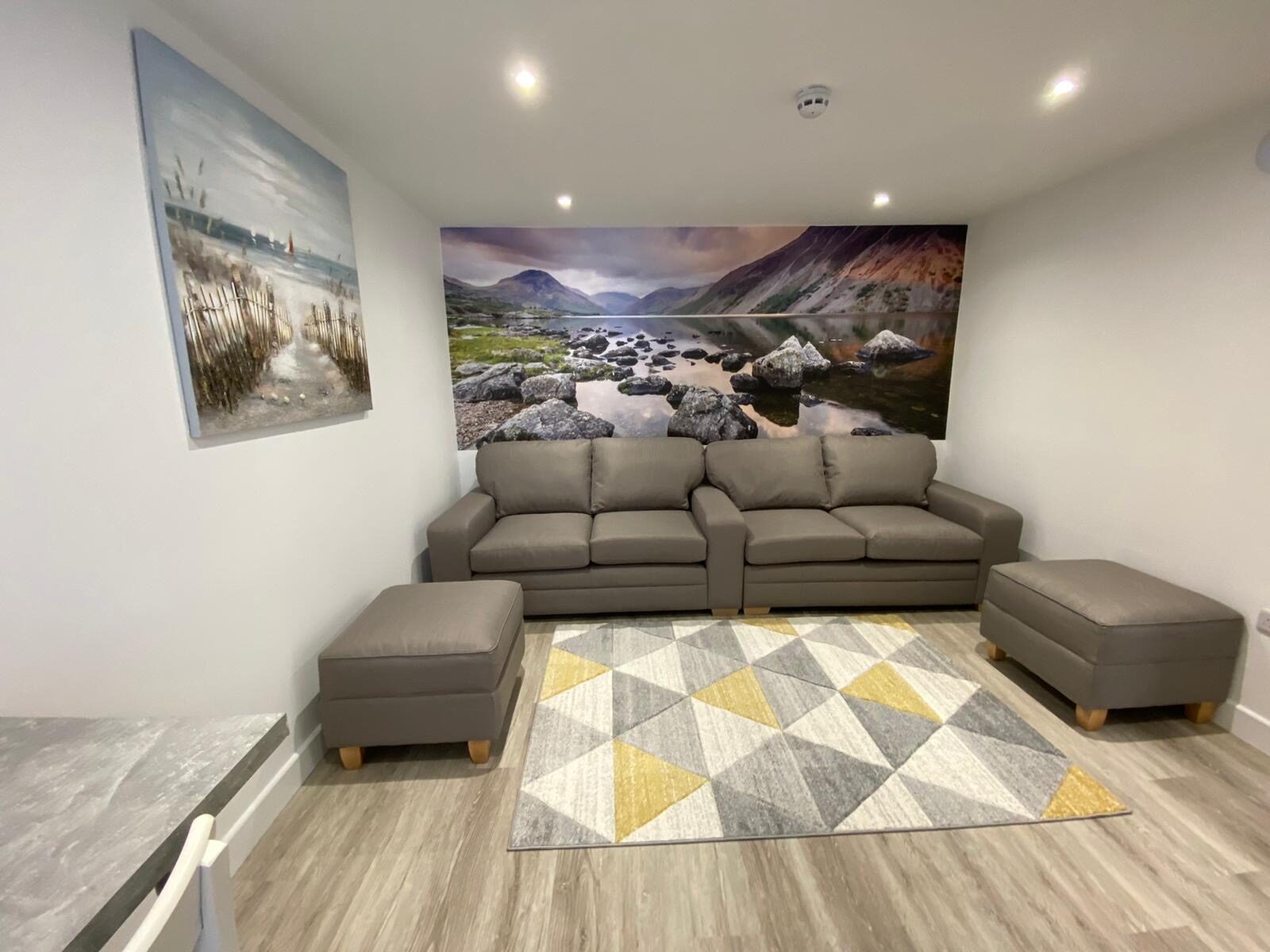 Comfortable shared lounge with sofas and smart TV, Gloucester Street